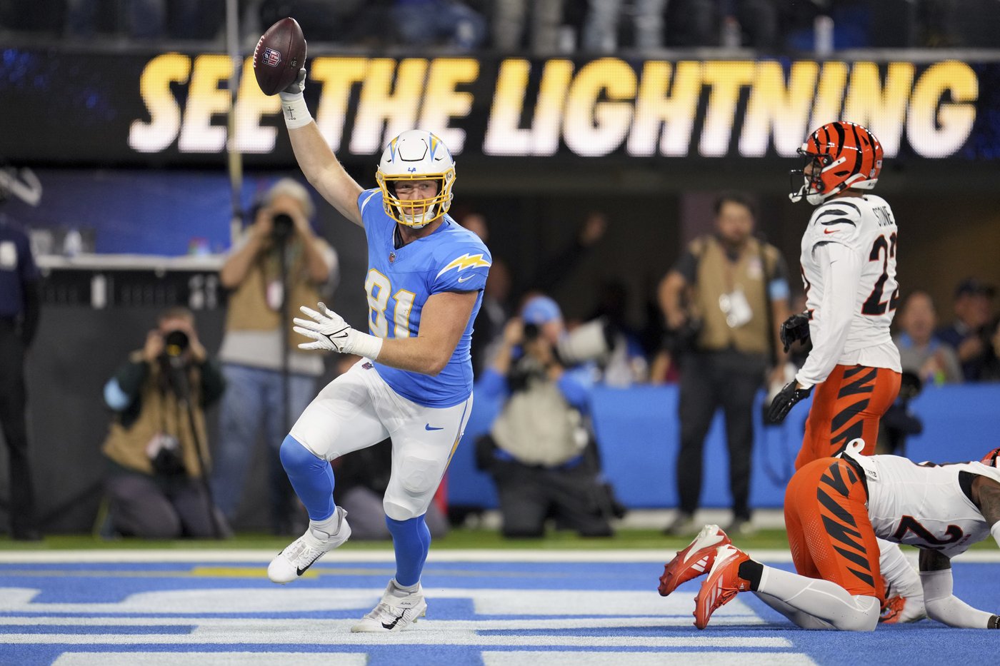 Chargers beat Bengals 34-27 on Dobbins' late TD after squandering 21-point lead | iNFOnews.ca