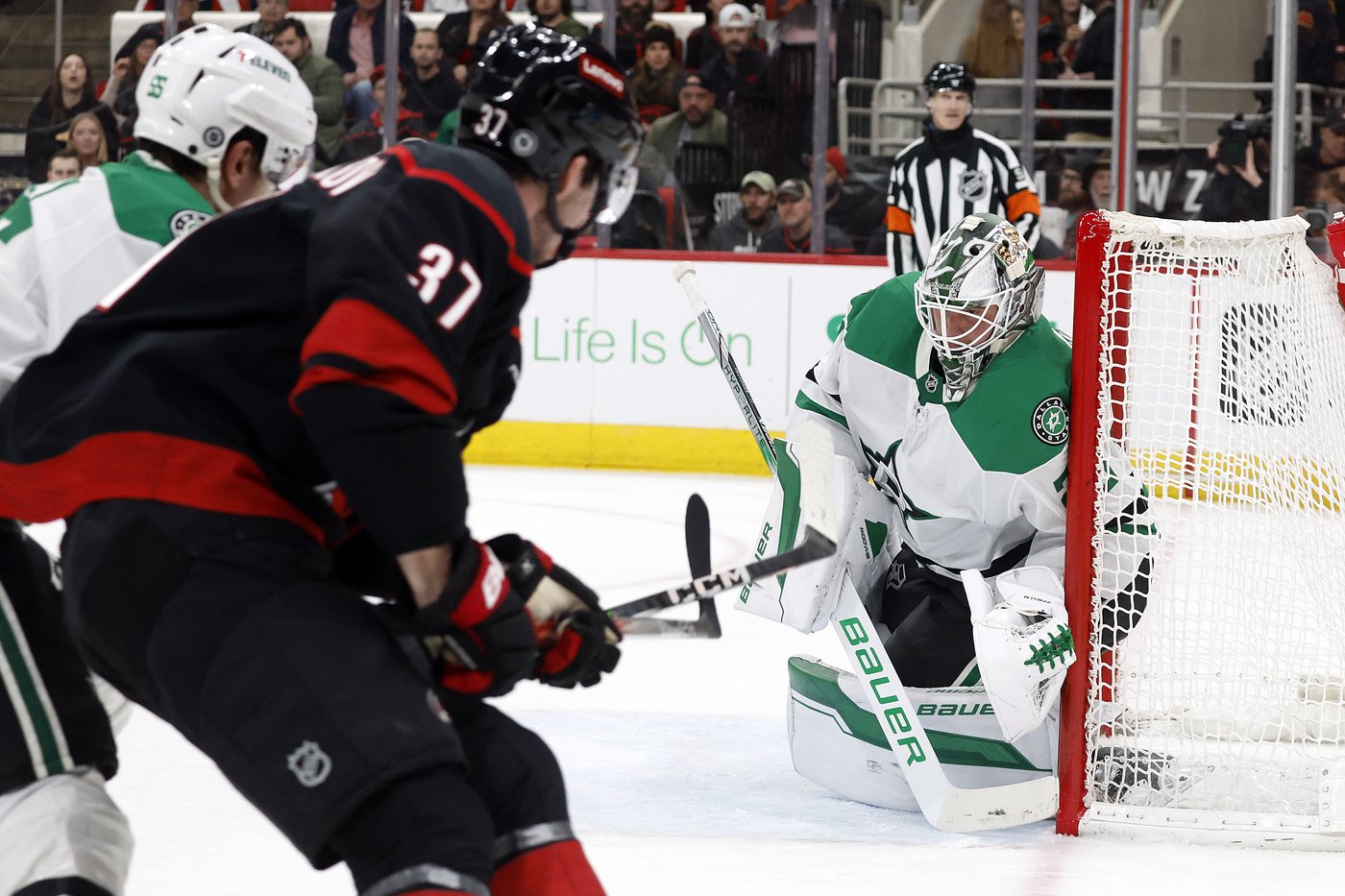 Hurricanes rally to defeat Stars 6-4 | iNFOnews.ca