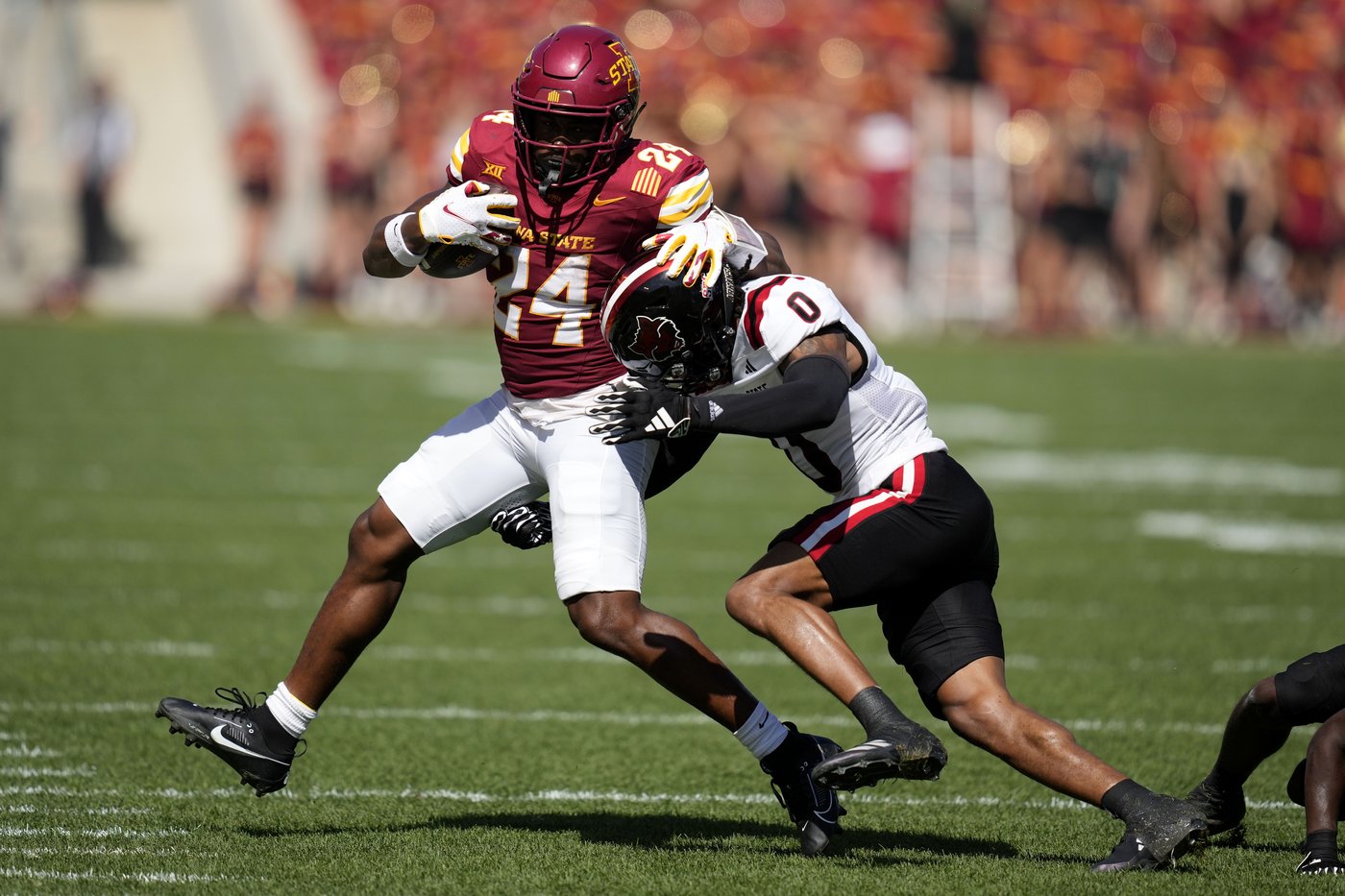 Rocco Becht has hand in 3 TDs, No. 20 Cyclones run off to a 52-7 win over Arkansas St. | iNFOnews.ca
