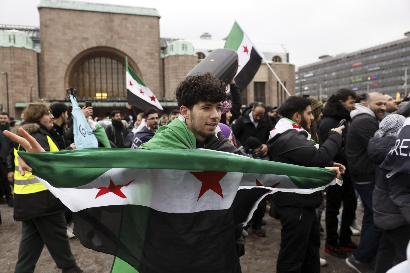 Global reaction to Assad's sudden ouster from Syria ranges from jubilation to alarm | iNFOnews.ca Global reaction to Assad's sudden ouster from Syria ranges from jubilation to alarm | iNFOnews.ca