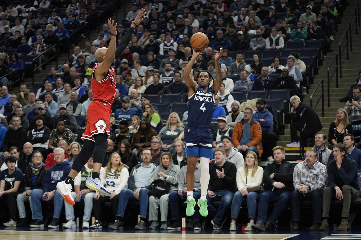 Edwards scores 49 to lead Wolves over short-handed Bulls 127-108 | iNFOnews.ca