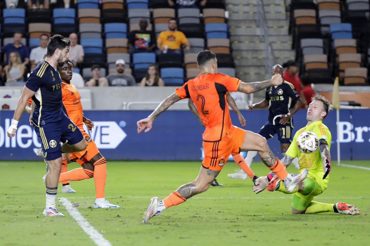 Brian White scores second-half goal, earns Whitecaps 1-1 draw with Dynamo | iNFOnews.ca