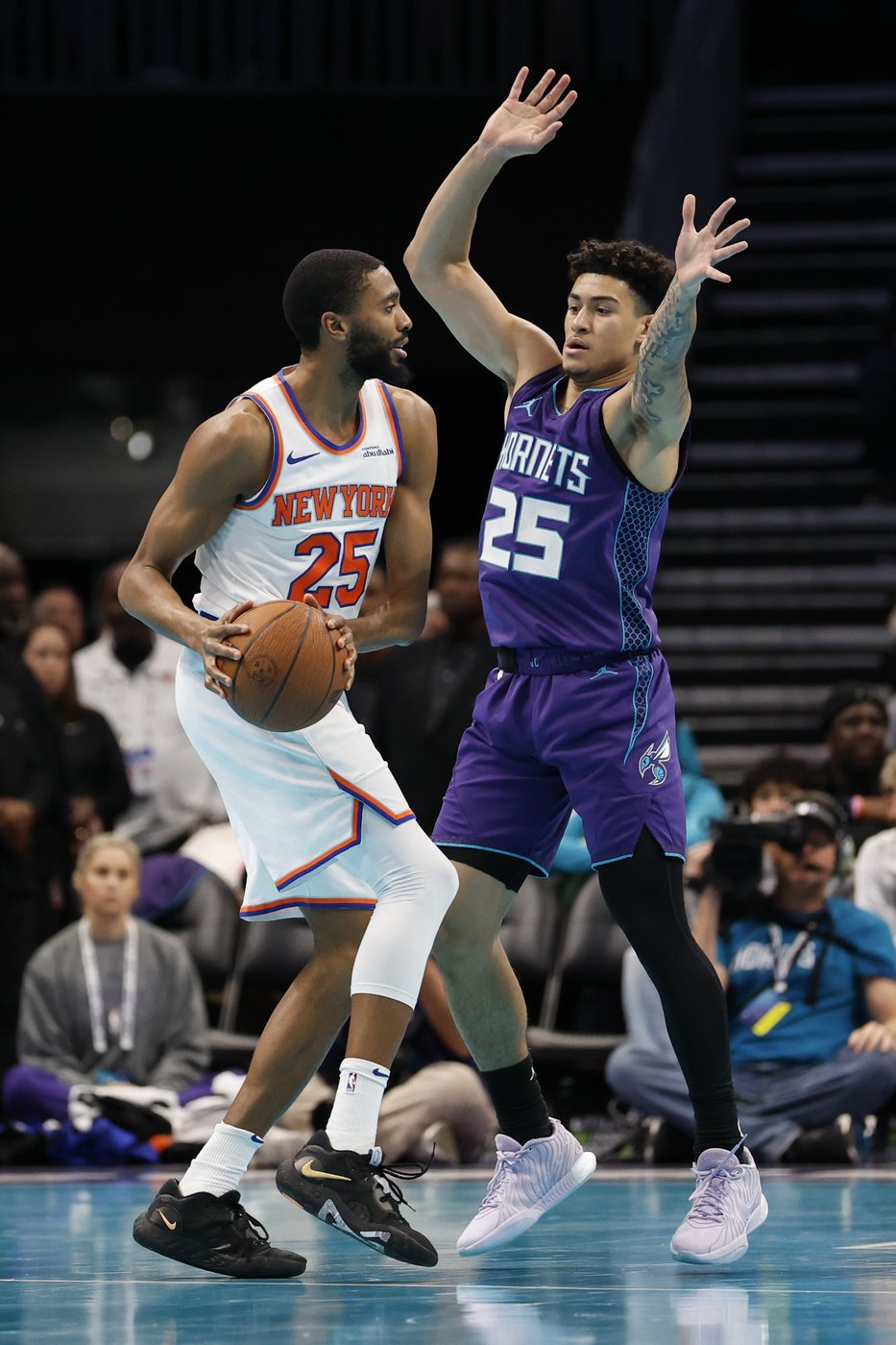 Jalen Brunson pours in 31 points as Knicks hold on to beat the Hornets 99-98 in NBA Cup play | iNFOnews.ca Jalen Brunson pours in 31 points as Knicks hold on to beat the Hornets 99-98 in NBA Cup play | iNFOnews.ca