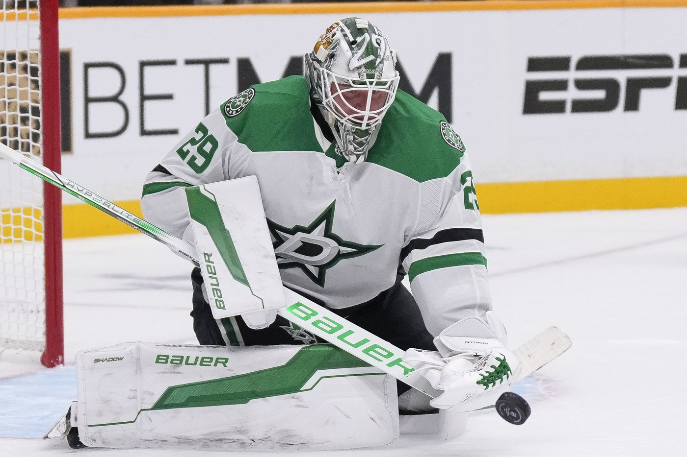 Dallas Stars score 4 goals in 5 shots to take down Predators 4-3 in both teams' season opener | iNFOnews.ca