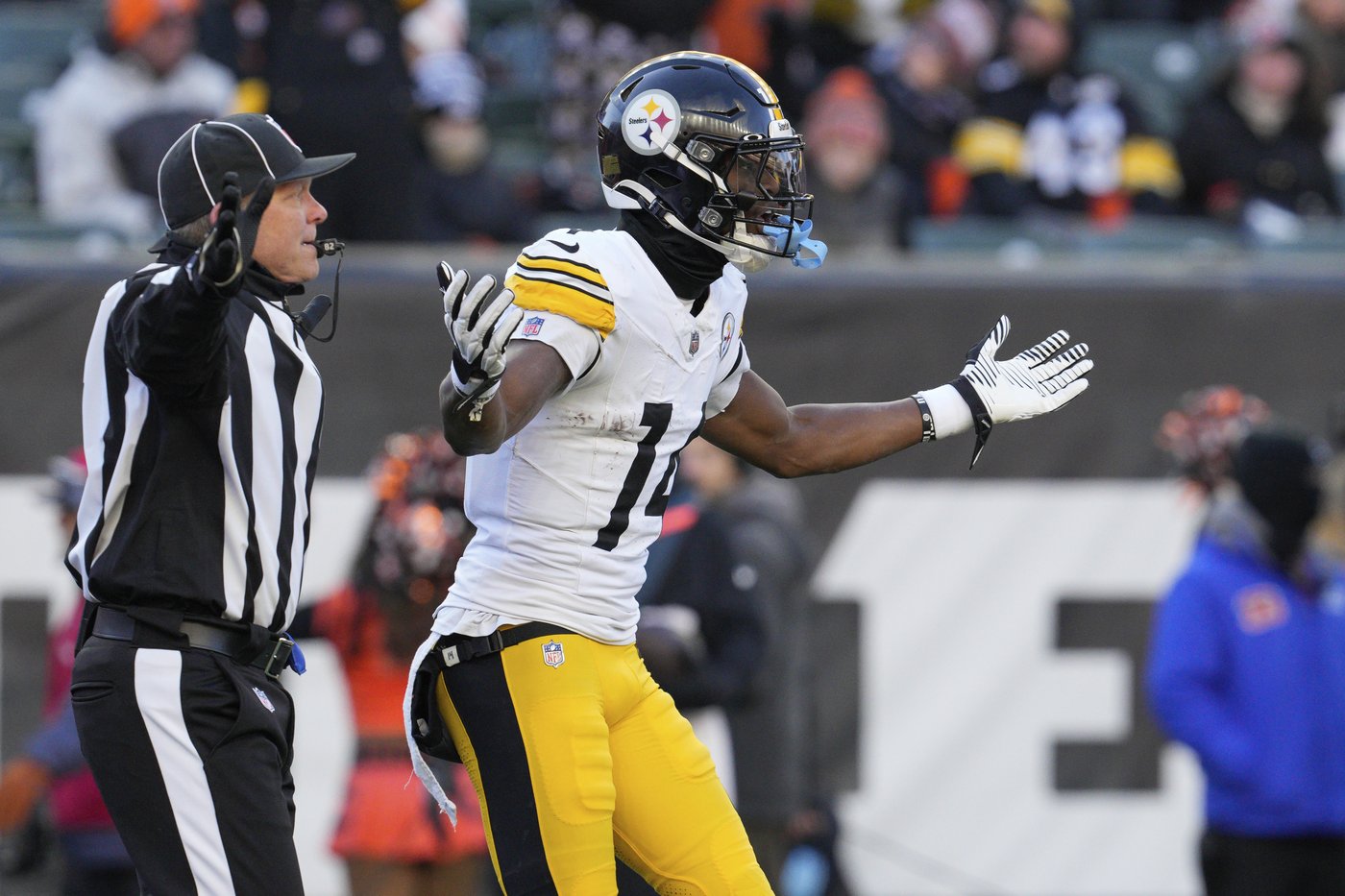 Russell Wilson throws for a season-high 414 yards and 3 TDs as the Steelers top the Bengals 44-38 | iNFOnews.ca Russell Wilson throws for a season-high 414 yards and 3 TDs as the Steelers top the Bengals 44-38 | iNFOnews.ca