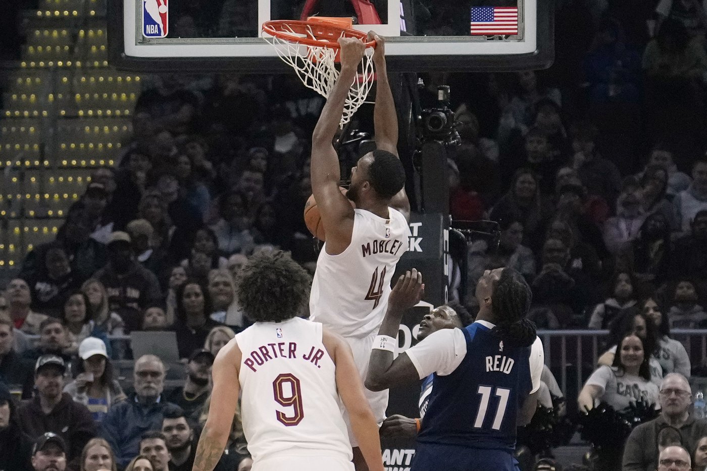 Cavs get win over slow-starting Timberwolves | iNFOnews.ca