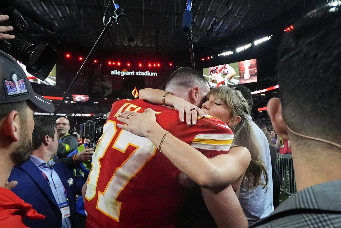 Brittany Mahomes, the NFL and Donald Trump among those praising Swift and Kelce's engagement | iNFOnews.ca