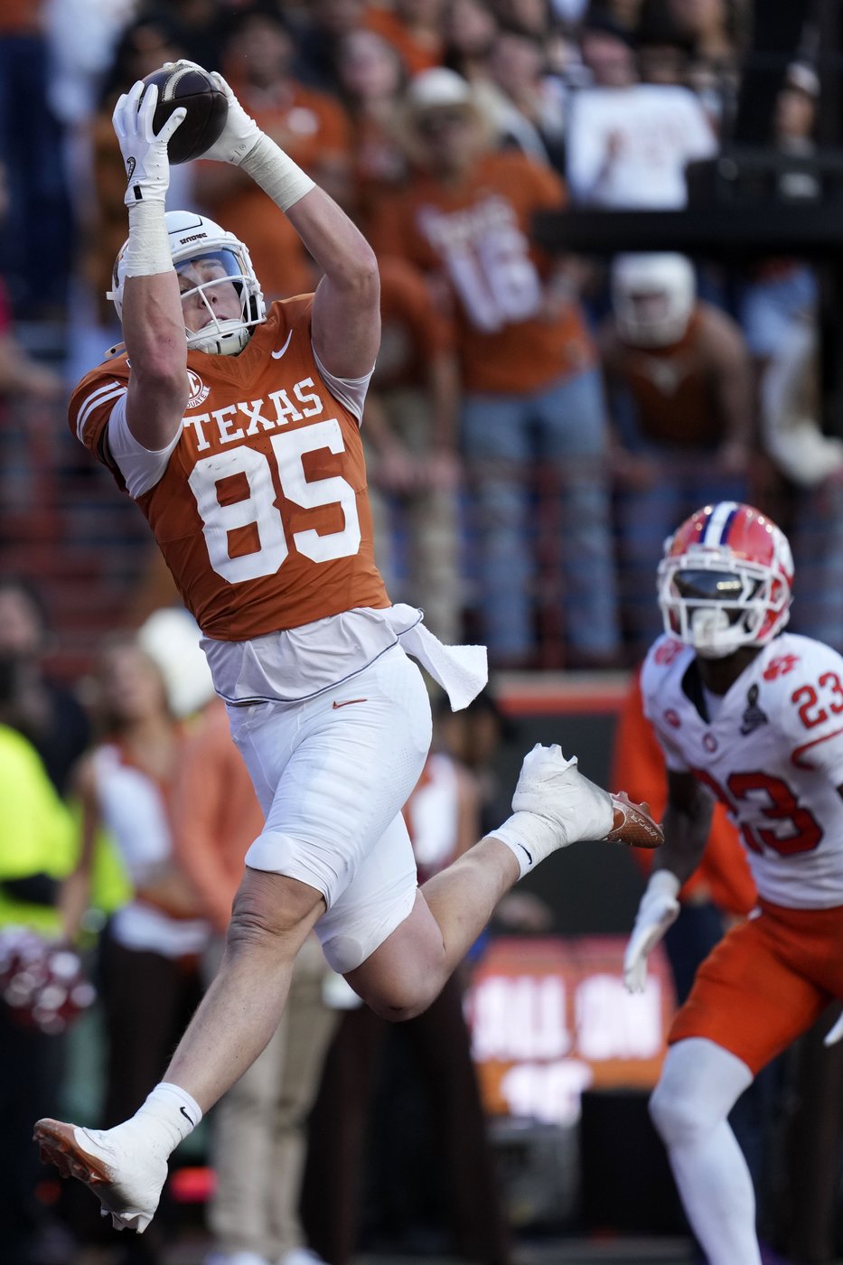 Texas tight end Gunnar Helm a standout who stayed patient and stayed put in transfer era | iNFOnews.ca