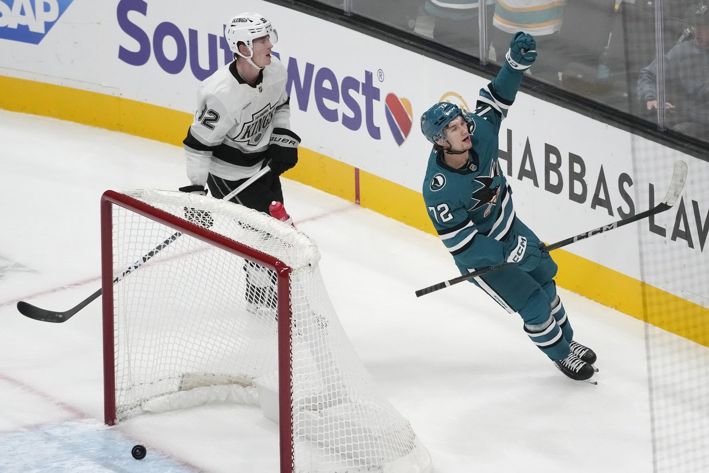 Toffoli scores 3rd-period goal to lift Sharks to 4-2 win over Kings | iNFOnews.ca