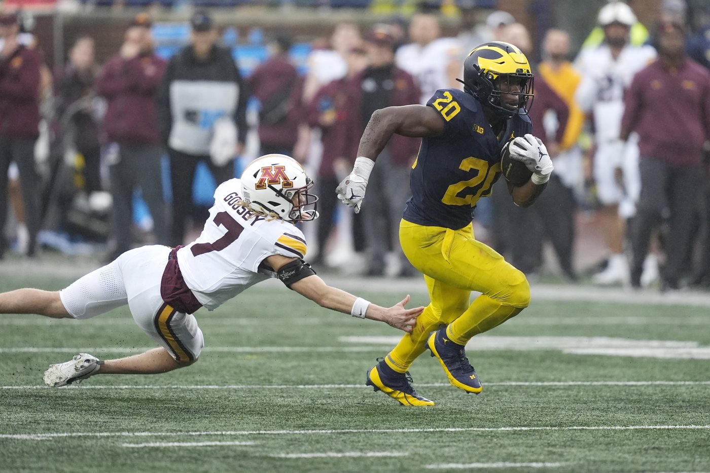 National title game rematch is now a conference game as No. 10 Michigan visits Washington | iNFOnews.ca