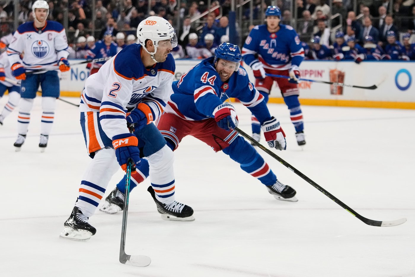 Evan Bouchard has a turnover and mistake-prone game in the Oilers' loss at the Islanders | iNFOnews.ca