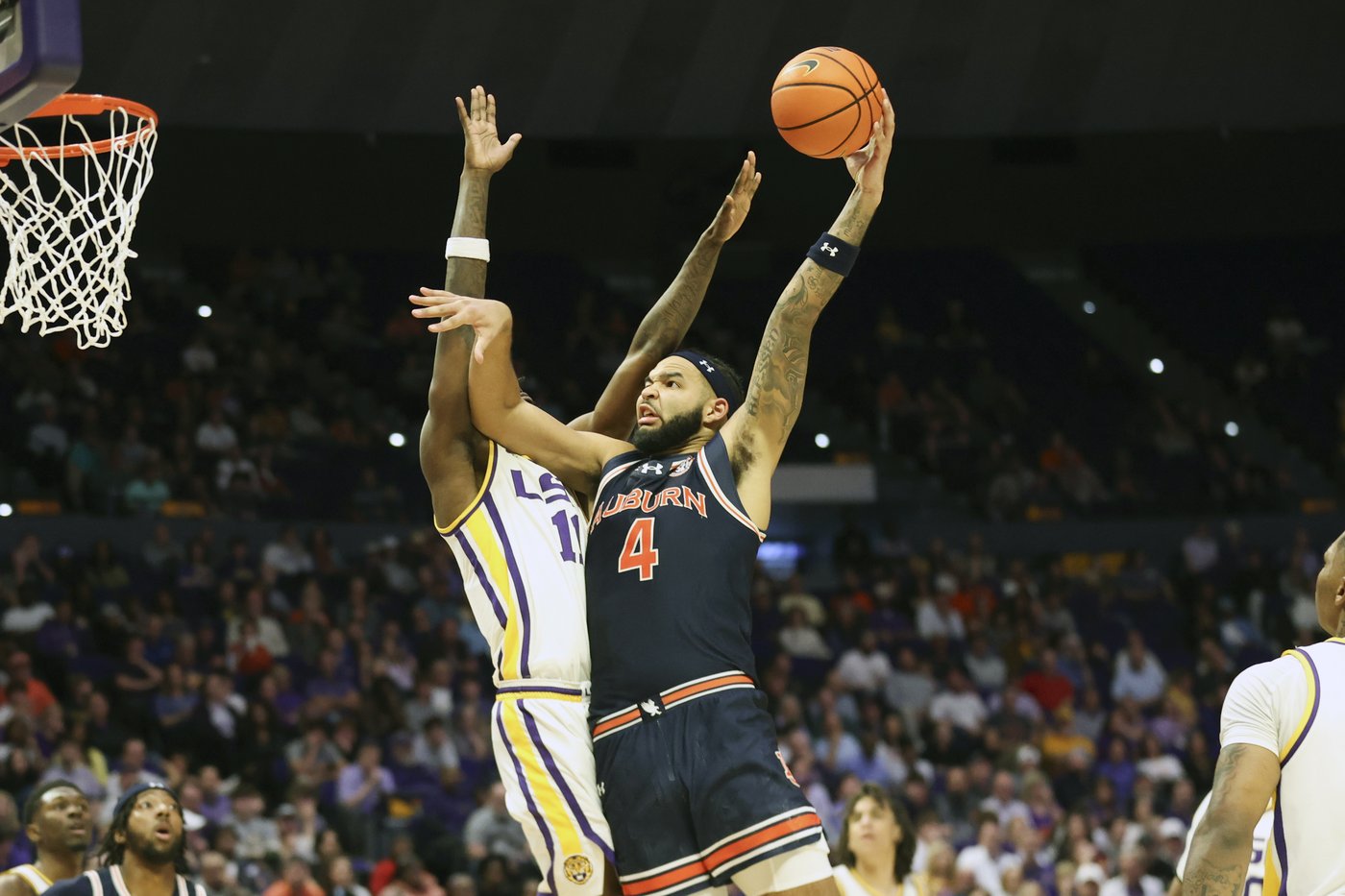 No. 1 Auburn beats LSU for 12th straight victory | iNFOnews.ca