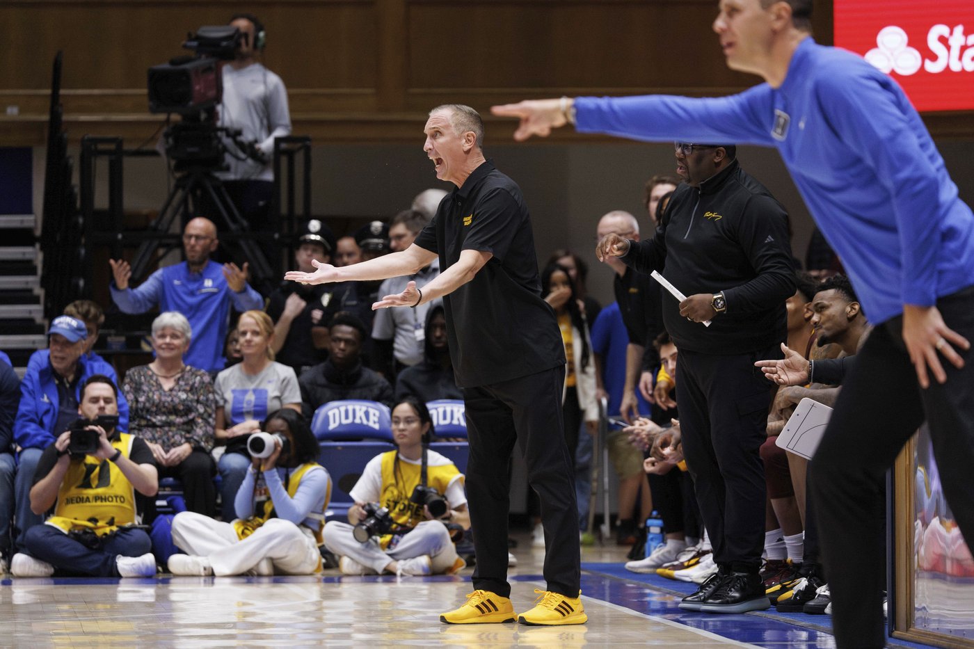 Hurley's return to Duke ends in an exhibition blowout loss - but with plenty of love, too | iNFOnews.ca Hurley's return to Duke ends in an exhibition blowout loss - but with plenty of love, too | iNFOnews.ca