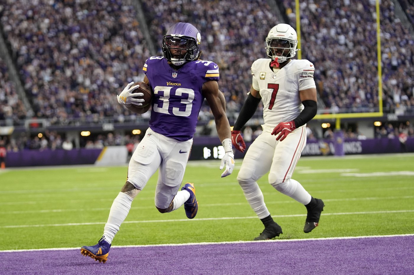 Vikings win 5th straight, rallying past Cardinals 23-22 on Sam Darnold's TD pass with 1:13 left | iNFOnews.ca Vikings win 5th straight, rallying past Cardinals 23-22 on Sam Darnold's TD pass with 1:13 left | iNFOnews.ca