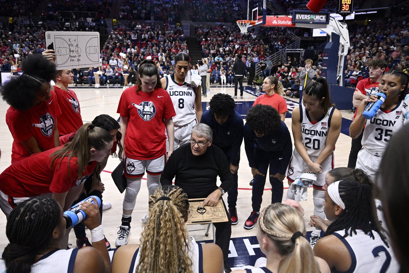 Geno Auriemma earns NCAA-record 1,217th victory as No. 2 UConn beats Fairleigh Dickinson 85-41 | iNFOnews.ca