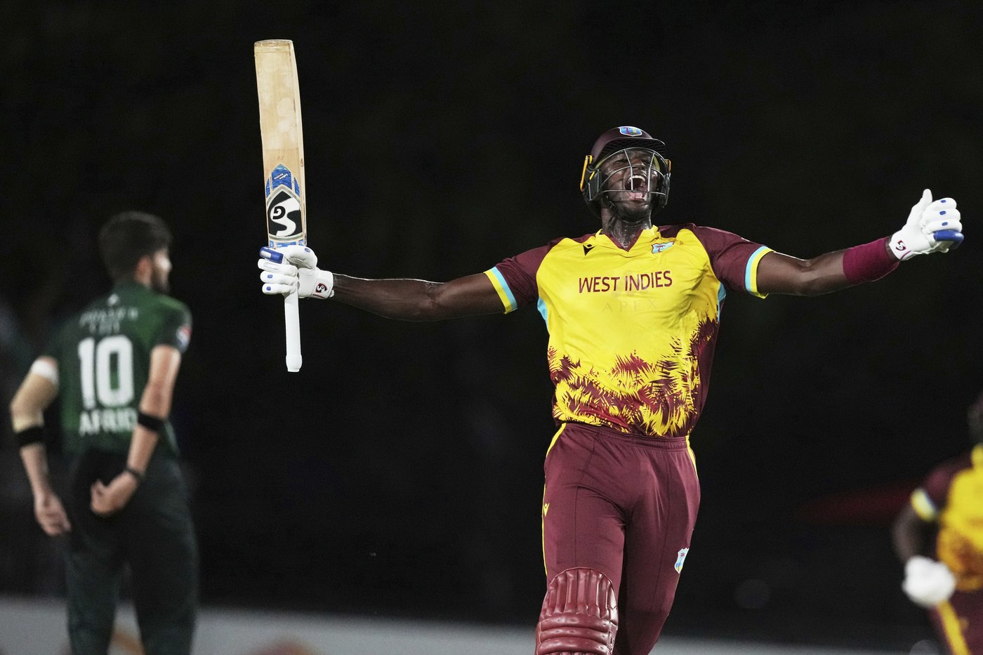 West Indies hold their nerves to beat Pakistan in T20 thriller | iNFOnews.ca