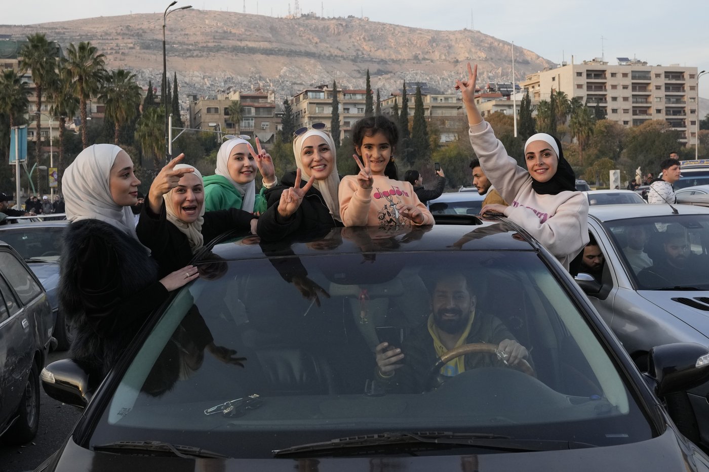 Syrian government services come to a 'complete halt' as state workers stay home after rebel takeover | iNFOnews.ca Syrian government services come to a 'complete halt' as state workers stay home after rebel takeover | iNFOnews.ca
