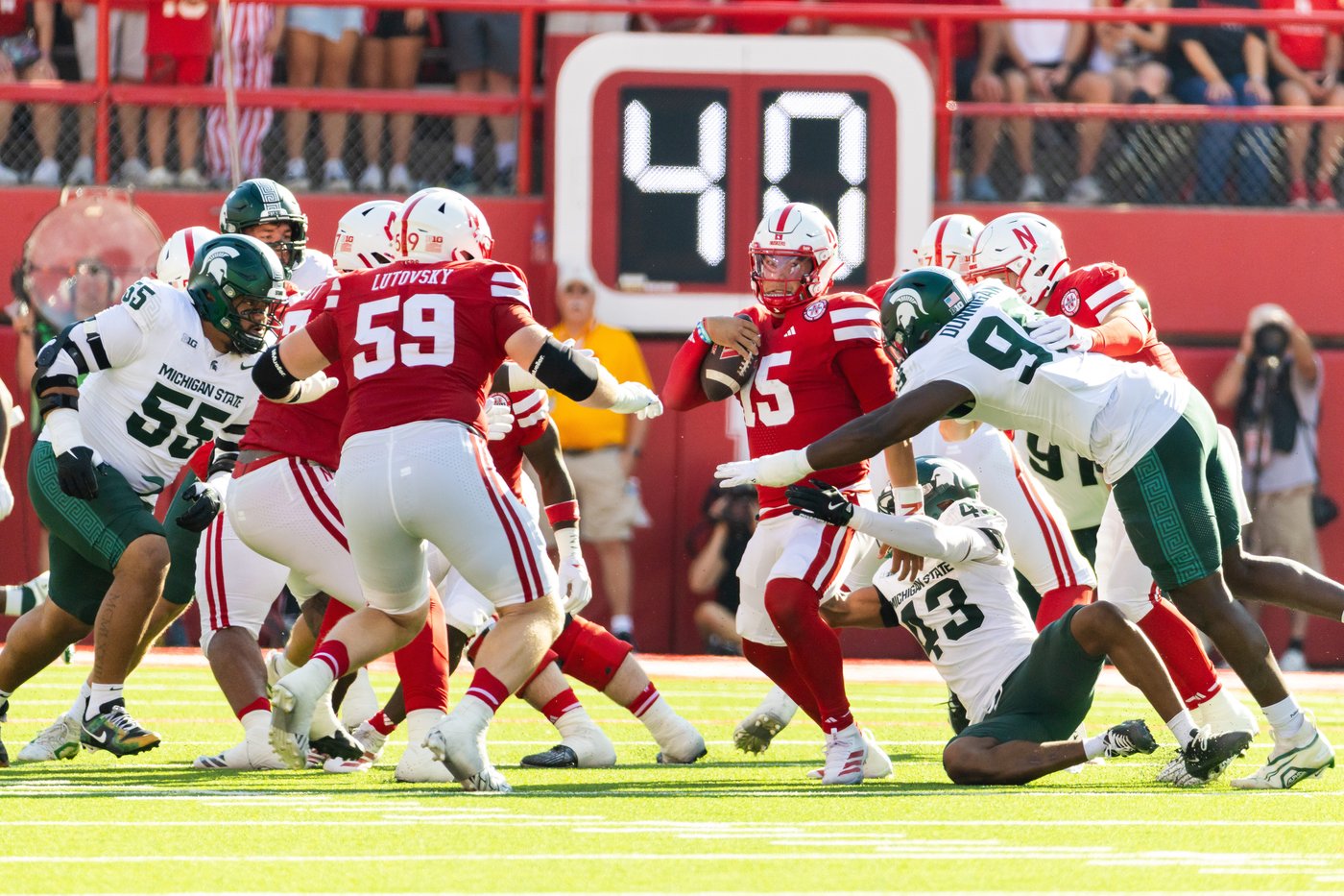 Nebraska breaks away from the Spartans late to win 38-27 | iNFOnews.ca Nebraska breaks away from the Spartans late to win 38-27 | iNFOnews.ca
