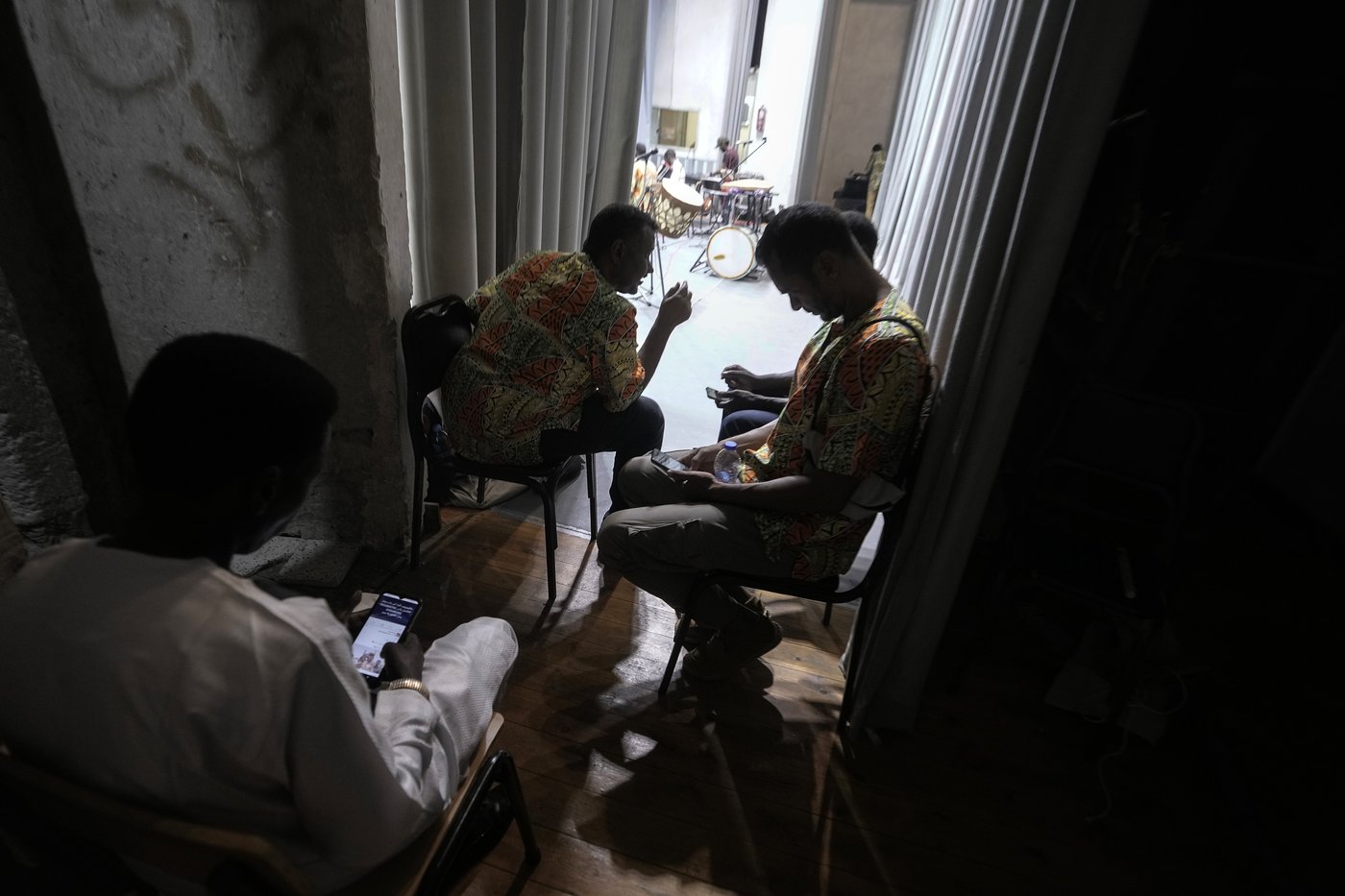 In music and dance, Sudanese performers transport refugee audiences back home | iNFOnews.ca In music and dance, Sudanese performers transport refugee audiences back home | iNFOnews.ca