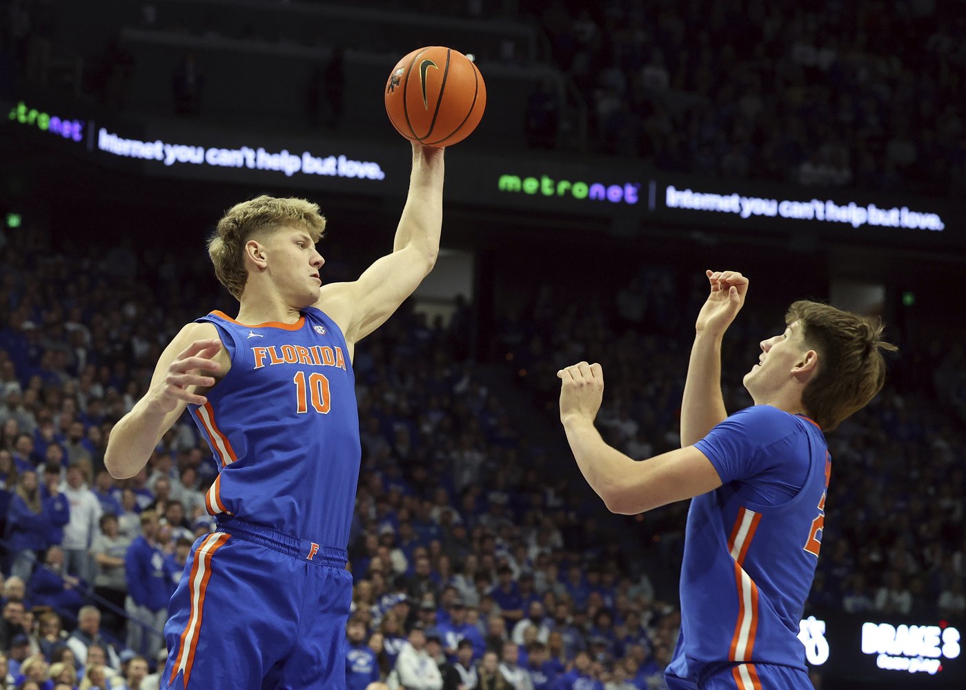 Koby Brea hits seven 3-pointers as No. 10 Kentucky hands No. 6 Florida its first loss, 106-100 | iNFOnews.ca