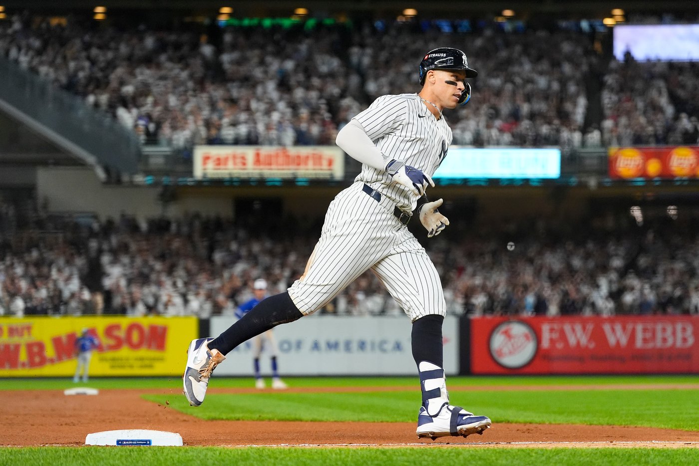 Judge powers Yankees to 9-6 comeback win over Blue Jays in Game 3 | iNFOnews.ca
