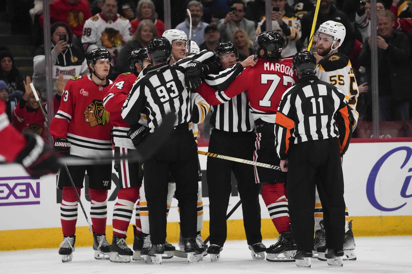 Marchand and Geekie help the Bruins beat the Blackhawks 4-2 for their 3rd consecutive win | iNFOnews.ca Marchand and Geekie help the Bruins beat the Blackhawks 4-2 for their 3rd consecutive win | iNFOnews.ca