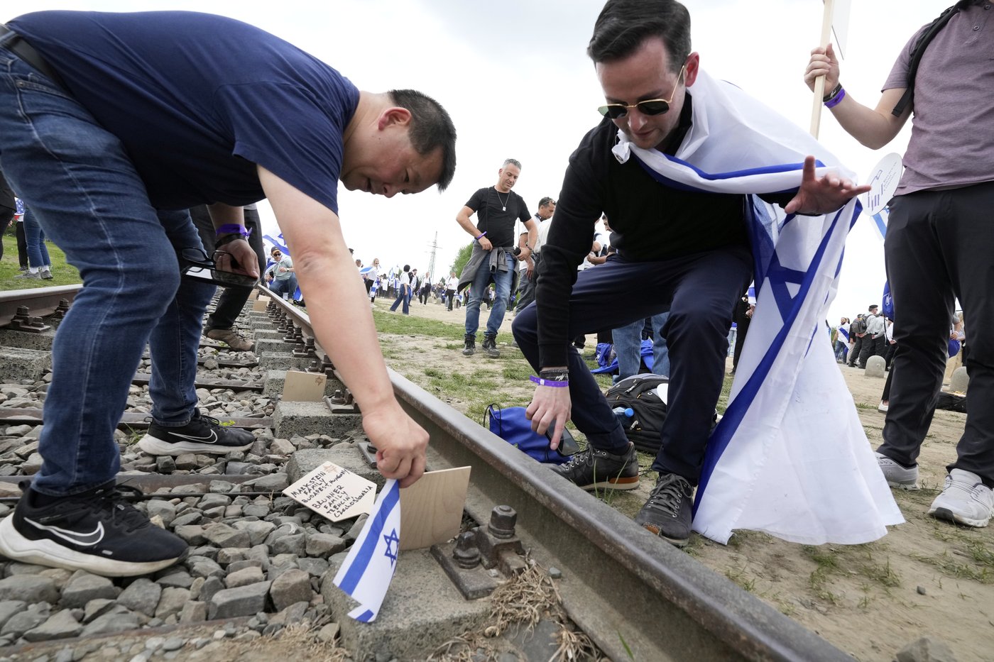 Polish and Israeli presidents lead March of the Living at Auschwitz | iNFOnews.ca