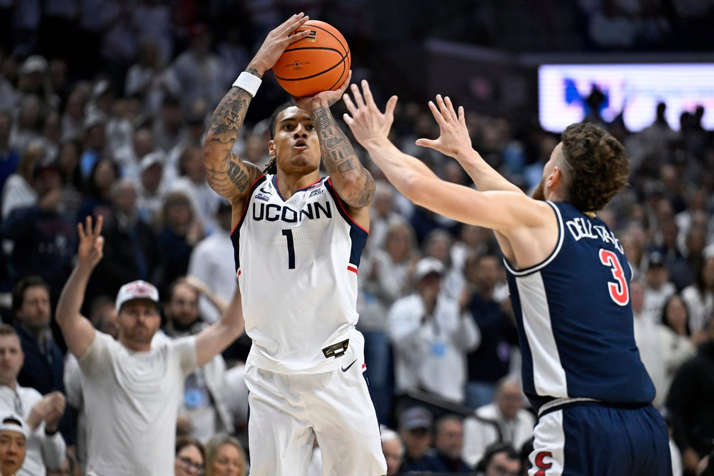 Jaden Bradley scores 21 points to lead No. 4 Arizona past No. 3 UConn 71-67 | iNFOnews.ca Jaden Bradley scores 21 points to lead No. 4 Arizona past No. 3 UConn 71-67 | iNFOnews.ca