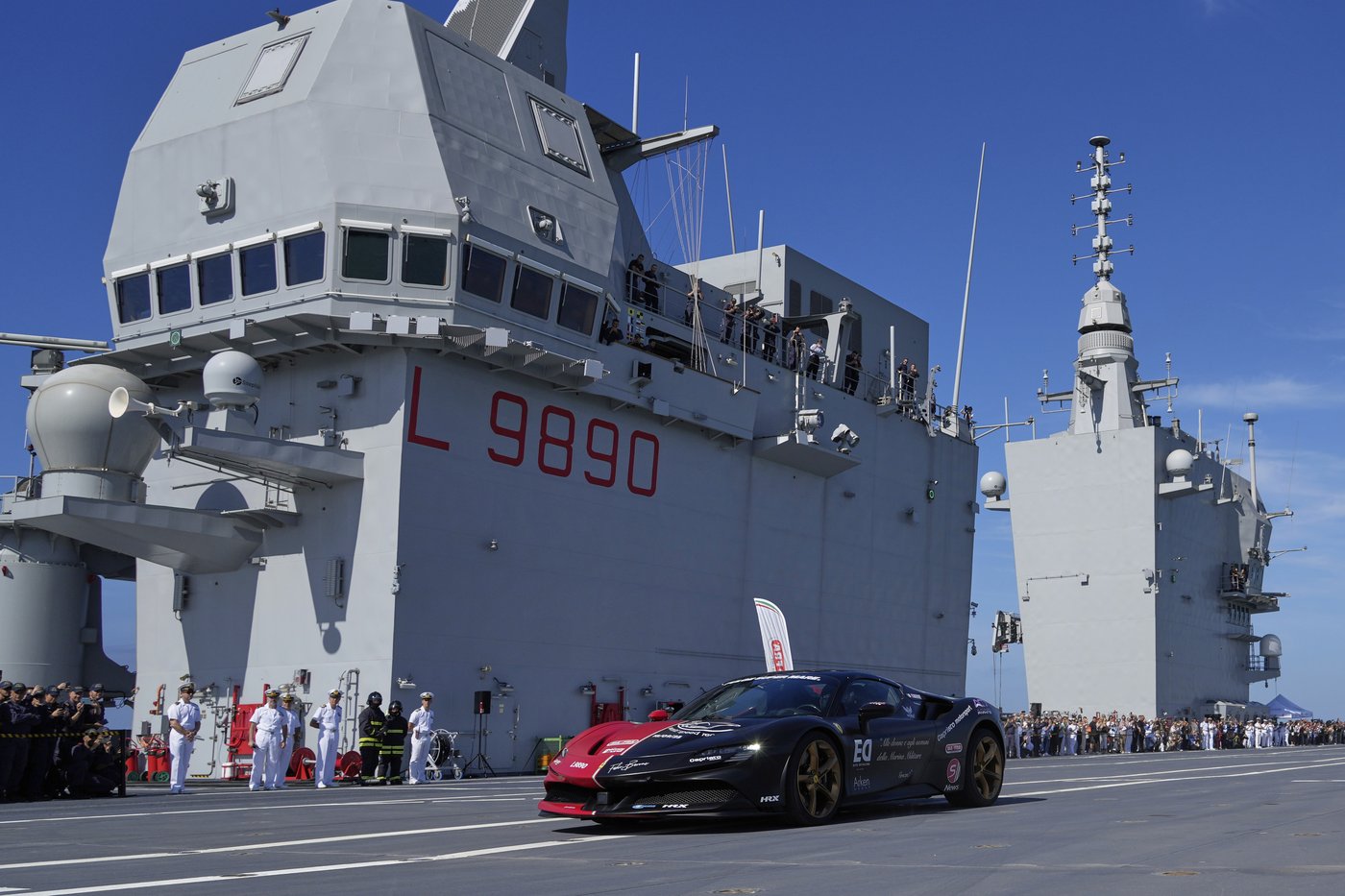 One man in an Italian supercar atop an aircraft carrier has a record in his sights | iNFOnews.ca One man in an Italian supercar atop an aircraft carrier has a record in his sights | iNFOnews.ca