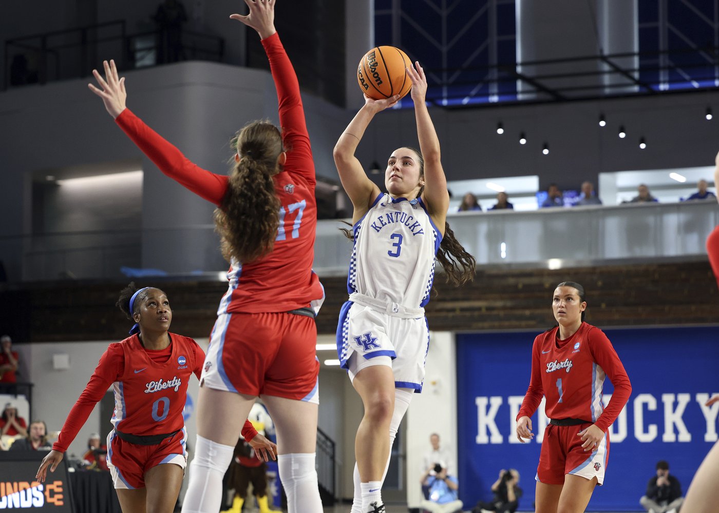 Georgia Amoore scores 34 points and Kentucky holds off charge by Liberty for 79-78 March Madness win | iNFOnews.ca
