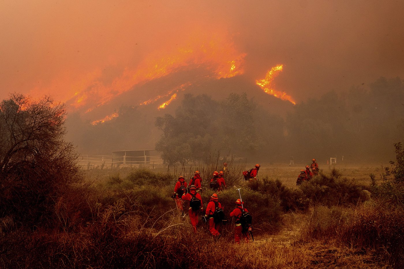 Southern California wildfire destroys 132 structures as officials look for fierce winds to subside | iNFOnews.ca Southern California wildfire destroys 132 structures as officials look for fierce winds to subside | iNFOnews.ca