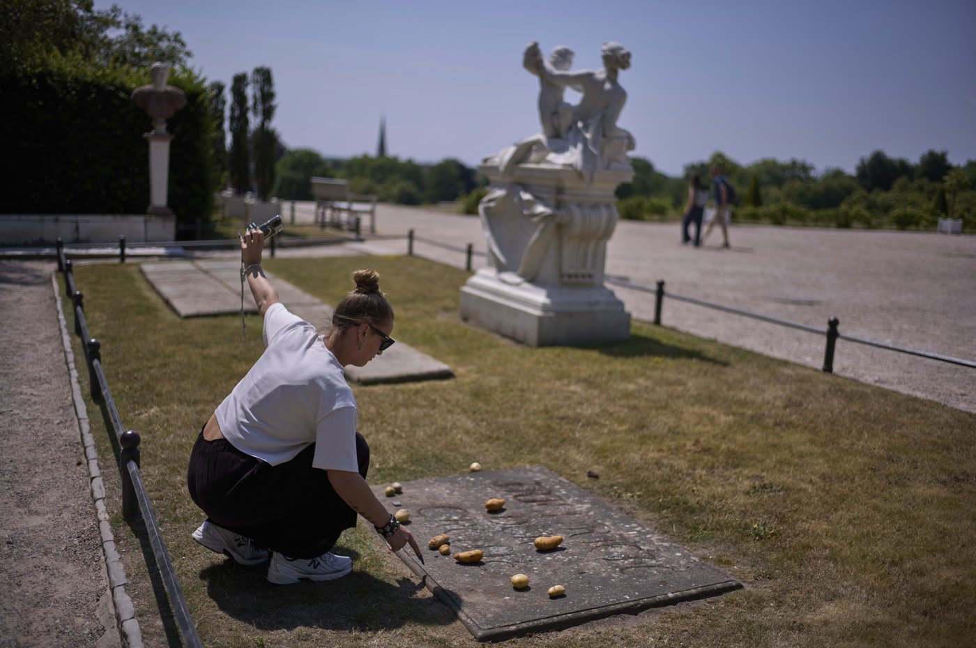 Tourists leave potatoes on Frederick the Great's grave. They're perpetuating a German myth | iNFOnews.ca Tourists leave potatoes on Frederick the Great's grave. They're perpetuating a German myth | iNFOnews.ca