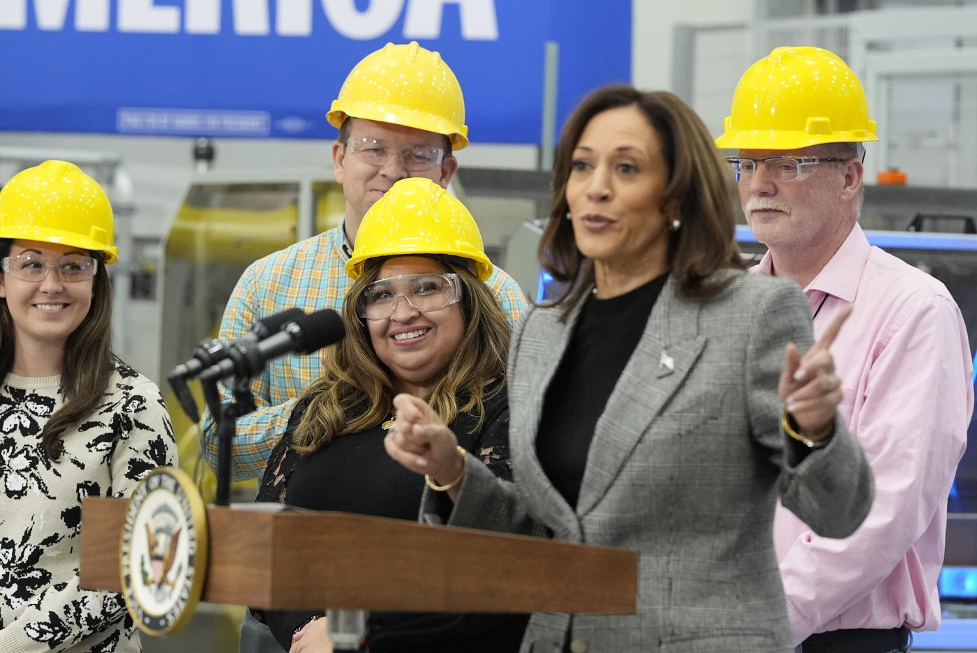 Harris brings in Maggie Rogers as she tries to fire up college-age voters in battleground Michigan | iNFOnews.ca