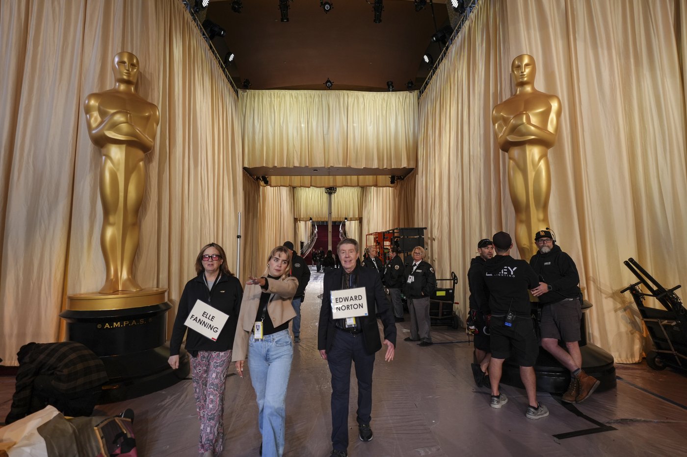 Oscar presenters Emma Stone, Andrew Garfield, Oprah and Whoopi Goldberg rehearse before the show | iNFOnews.ca