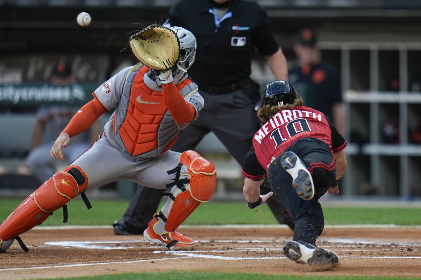 Patrick Bailey's clutch 2-run triple lifts Giants over White Sox, 3-1 | iNFOnews.ca