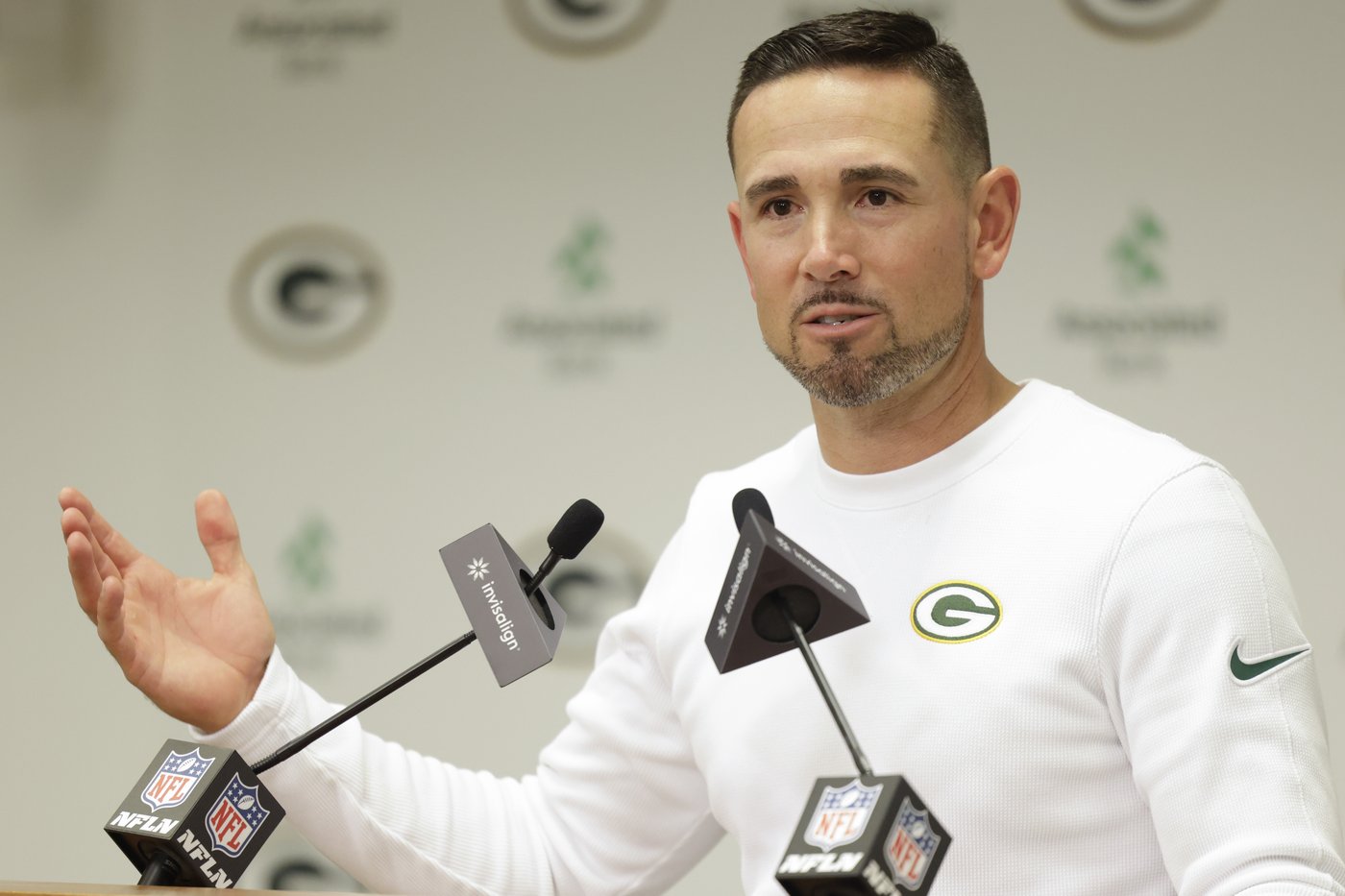 Former Jets coach Robert Saleh monitoring Packers' offense and helping out good friend Matt LaFleur | iNFOnews.ca