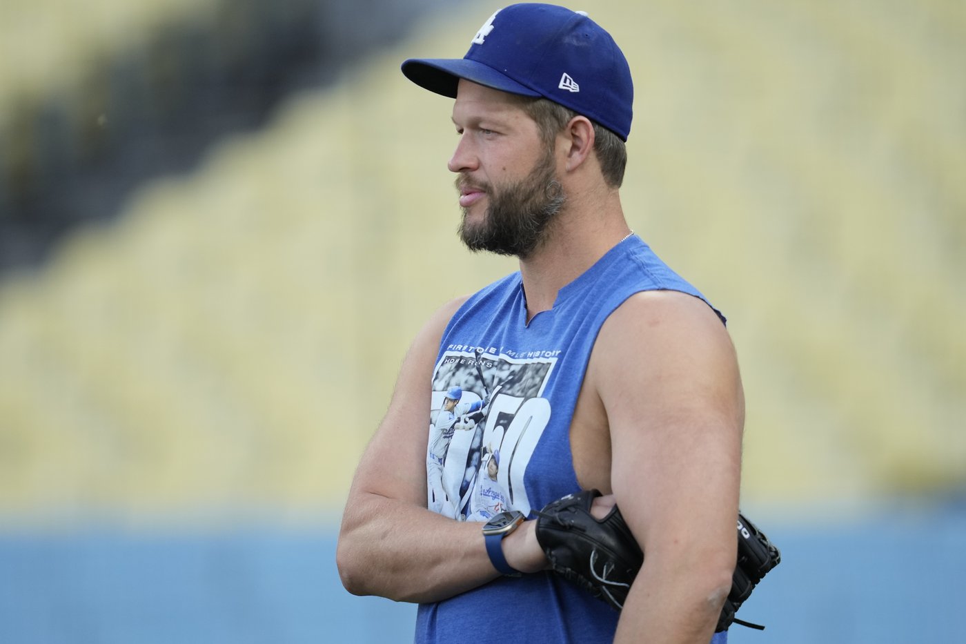 Clayton Kershaw back at Dodgers camp in latest sign that he's returning for 18th season | iNFOnews.ca