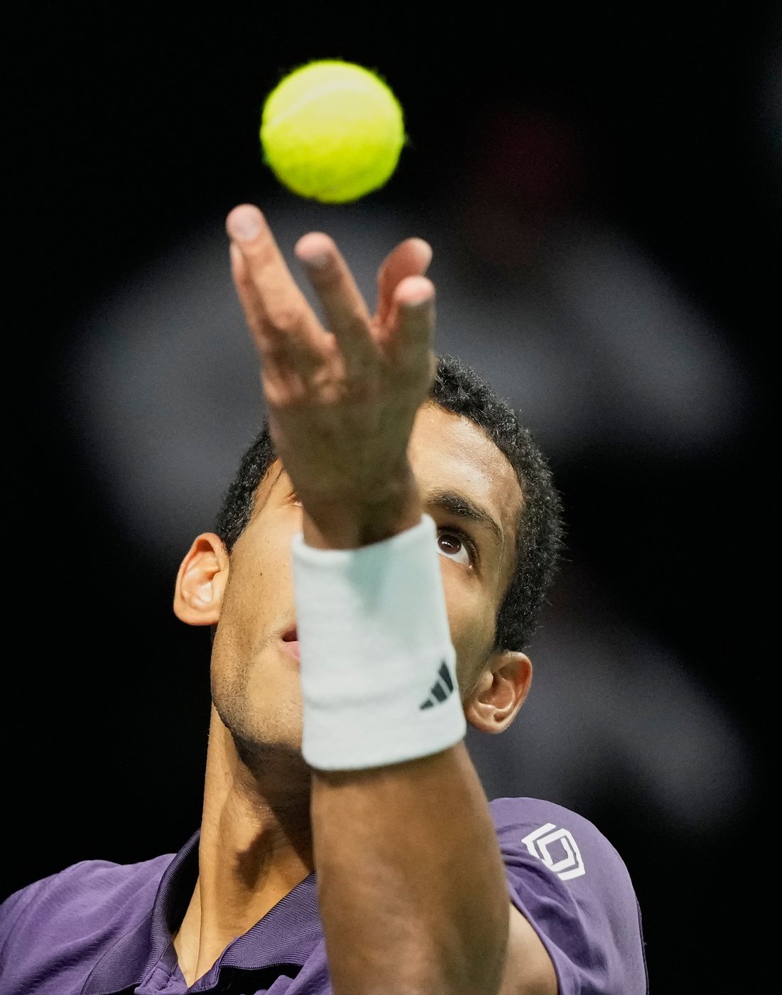 Canada's Auger-Aliassime rallies past Altmaier to reach Paris Masters quarterfinals | iNFOnews.ca