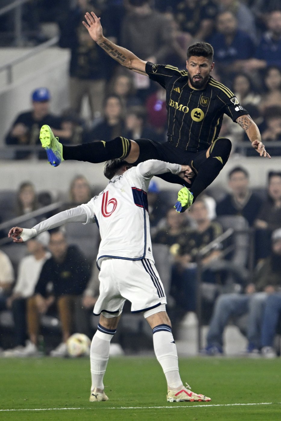 Bouanga, Olivera score as LAFC opens MLS playoffs with 2-1 win over Whitecaps | iNFOnews.ca