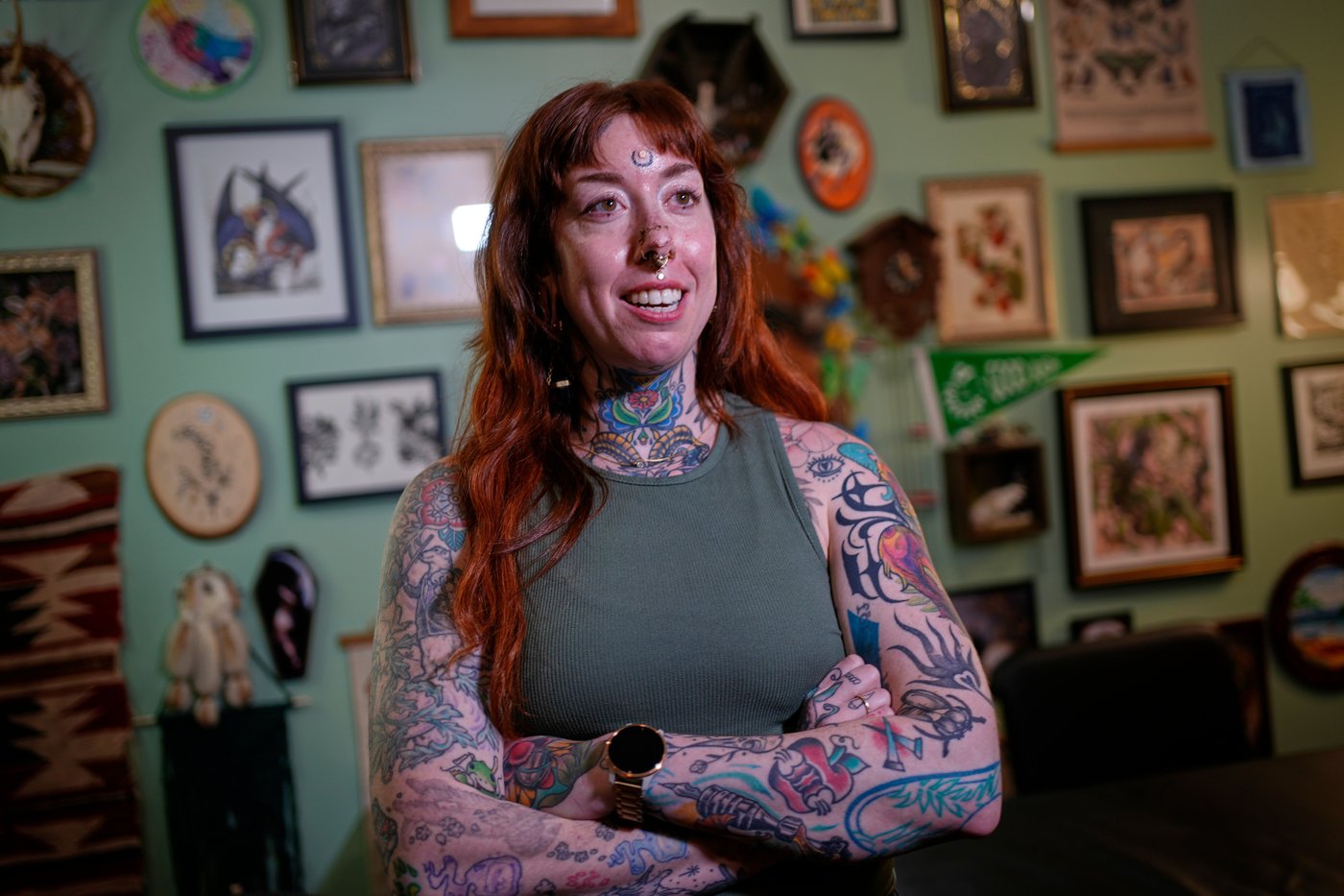 A tattoo artist lands in an unexpected role in Maine's Senate race | iNFOnews.ca