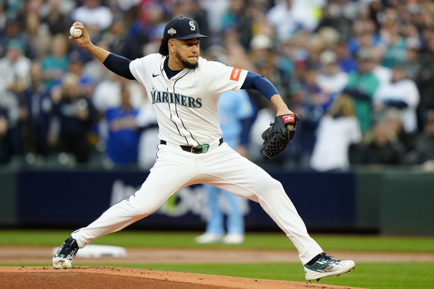 Photo Gallery: Blue Jays even ALCS with 8-2 win in Game 4 | iNFOnews.ca