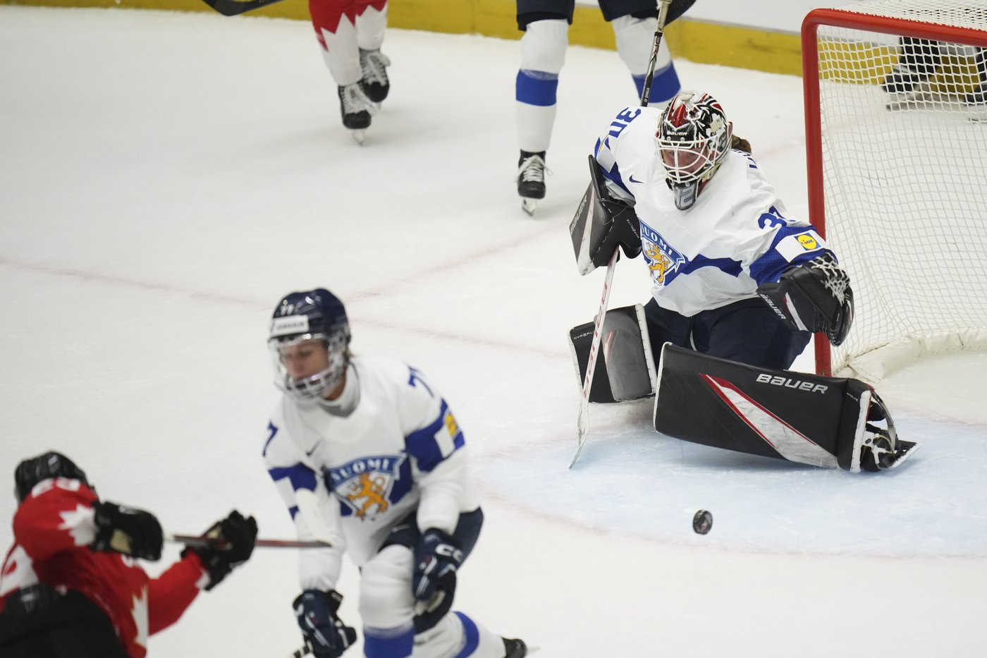 Records for Poulin, Desbiens as Canada downs Finland 8-1 in world hockey semifinal | iNFOnews.ca Records for Poulin, Desbiens as Canada downs Finland 8-1 in world hockey semifinal | iNFOnews.ca