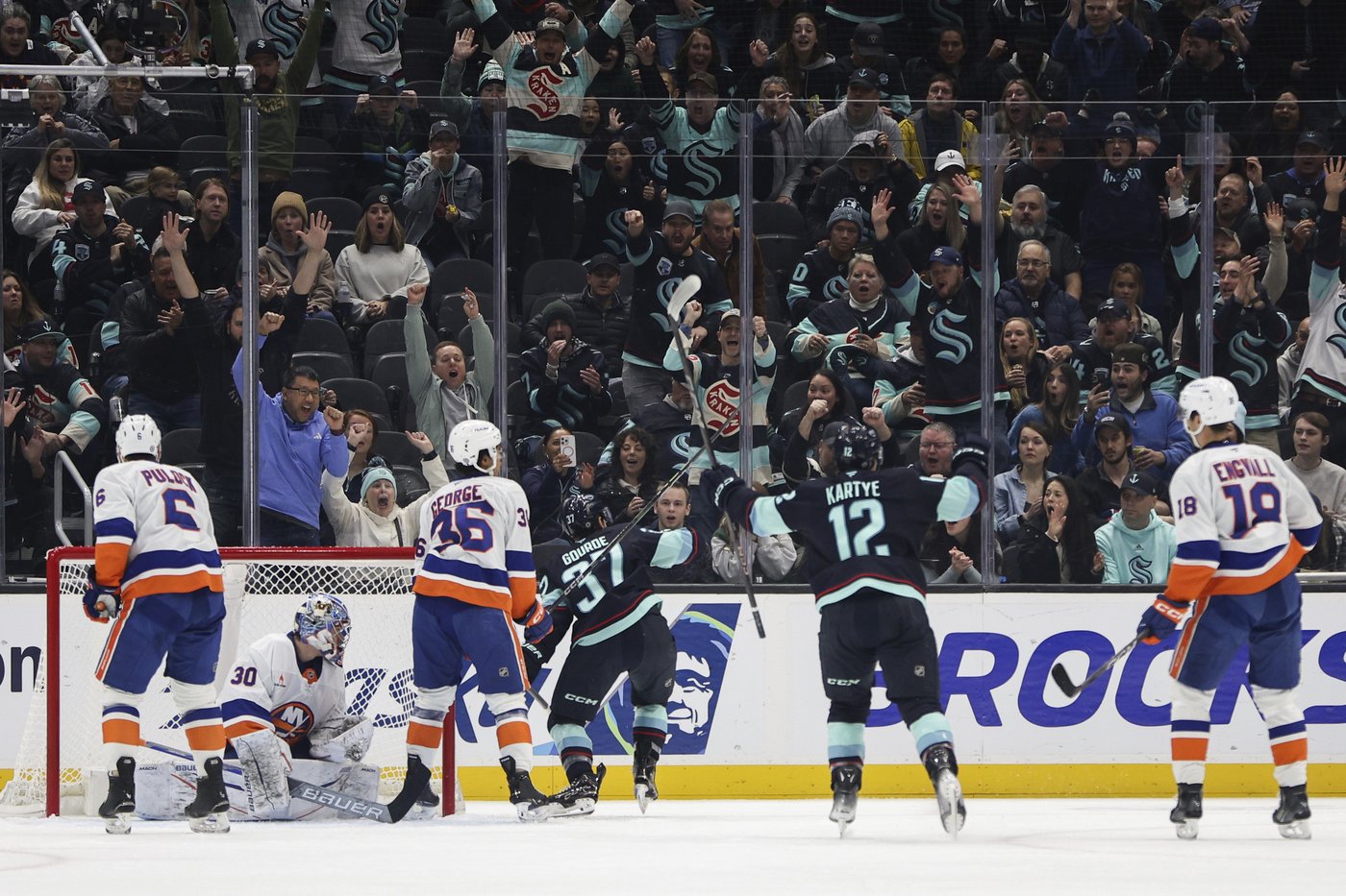 Oleksiak gets tiebreaking goal late in 3rd period, Kraken beat Islanders 3-2 for 4th straight win | iNFOnews.ca Oleksiak gets tiebreaking goal late in 3rd period, Kraken beat Islanders 3-2 for 4th straight win | iNFOnews.ca
