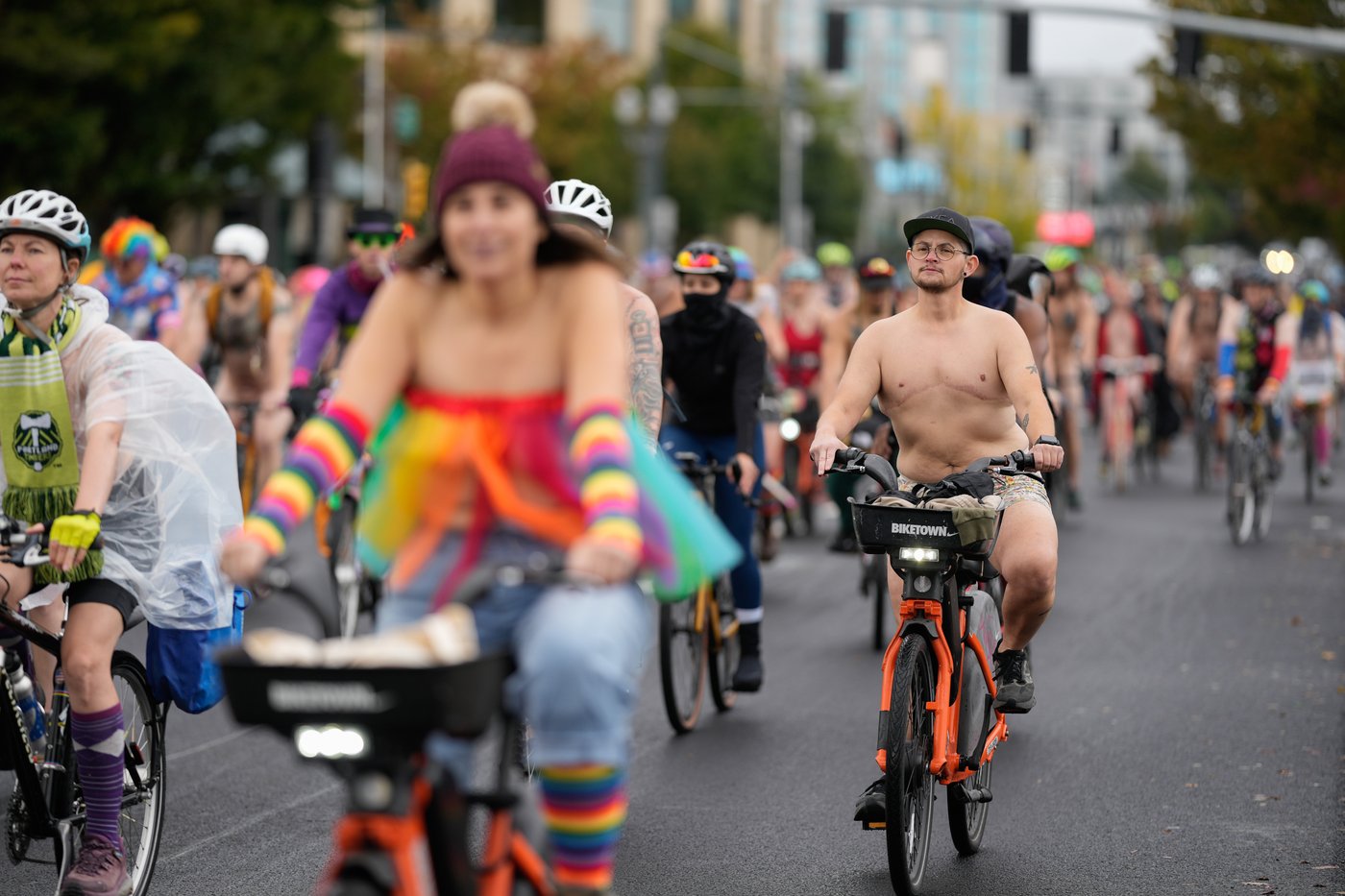 Naked bike riders demonstrate against federal troops in 'quintessentially Portland' protest | iNFOnews.ca