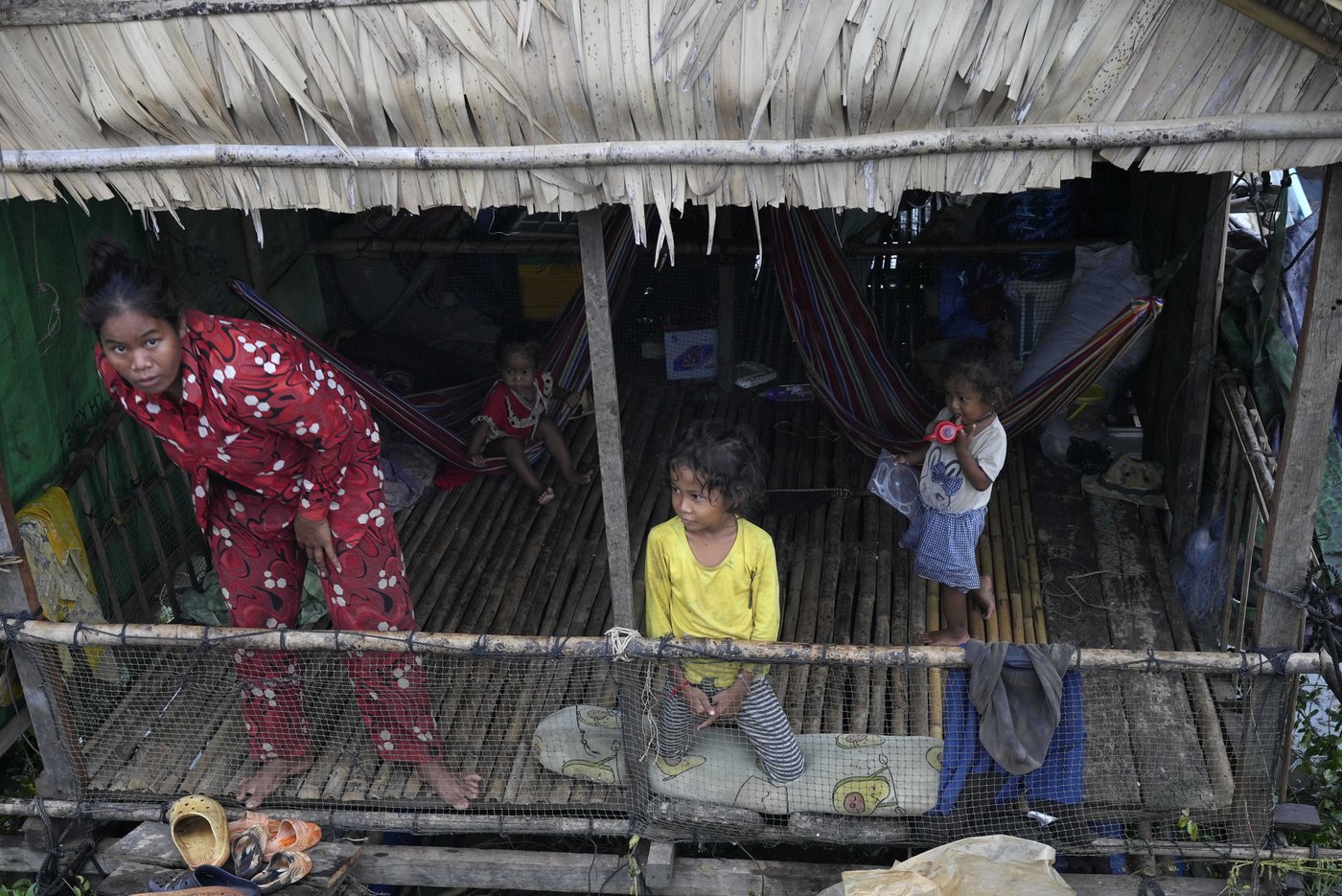 Cambodian fishermen turn to raising eels as Tonle Sap lake runs out of fish | iNFOnews.ca Cambodian fishermen turn to raising eels as Tonle Sap lake runs out of fish | iNFOnews.ca