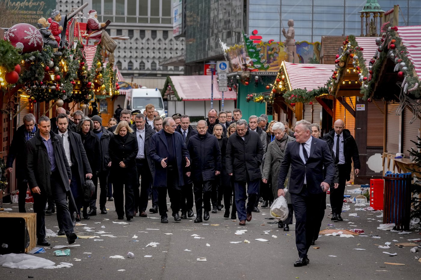 Germans mourn the 5 killed and 200 injured in the apparent attack on a Christmas market | iNFOnews.ca Germans mourn the 5 killed and 200 injured in the apparent attack on a Christmas market | iNFOnews.ca