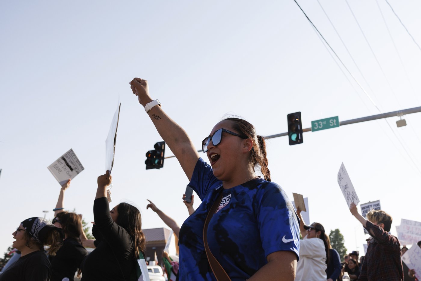The Latest: Los Angeles police have made nearly 400 arrests and detentions since Saturday | iNFOnews.ca