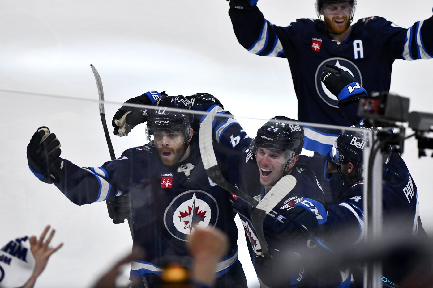 Jets captain Lowry likely to miss start of next season after undergoing hip surgery | iNFOnews.ca