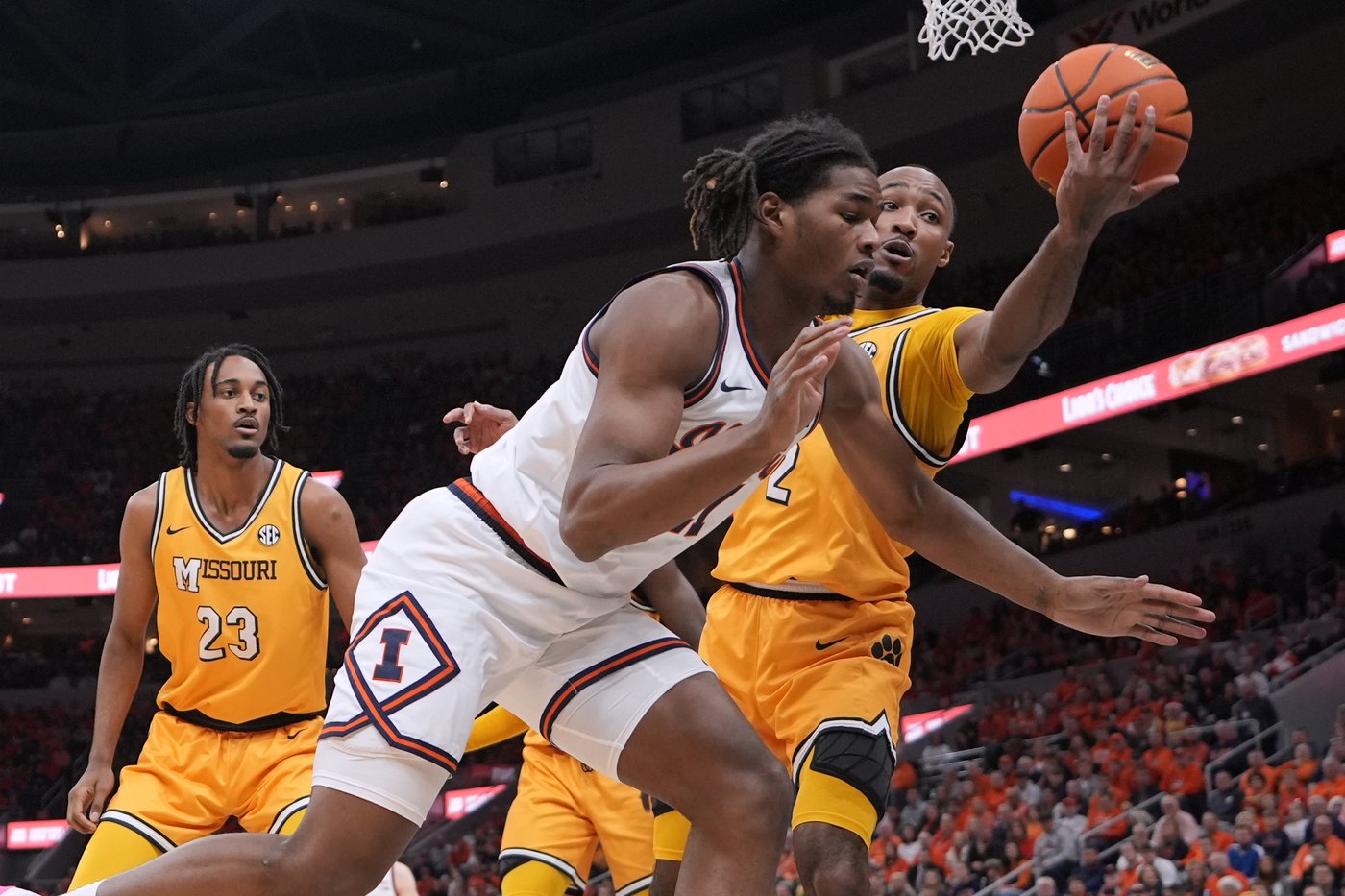 Kasparas Jakucionis scores 21, lifts Illinois over Missouri in 80-77 thriller | iNFOnews.ca