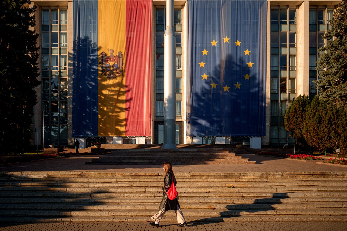 Moldova bars 2 pro-Russian parties from tense parliamentary election | iNFOnews.ca